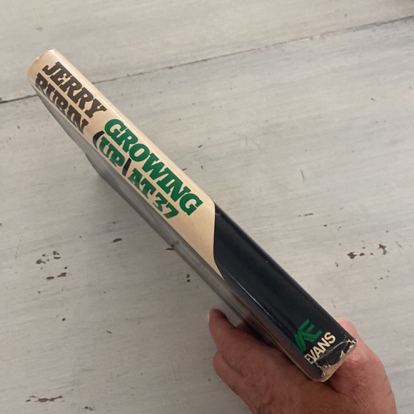 Growing Up at 37 by Jerry Rubin 1976 Hardcover Book - Picture 3 of 14